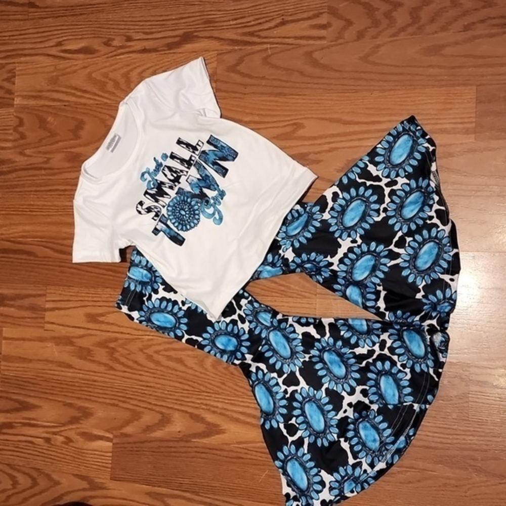 New~ just a small town girl outfit 2/3
